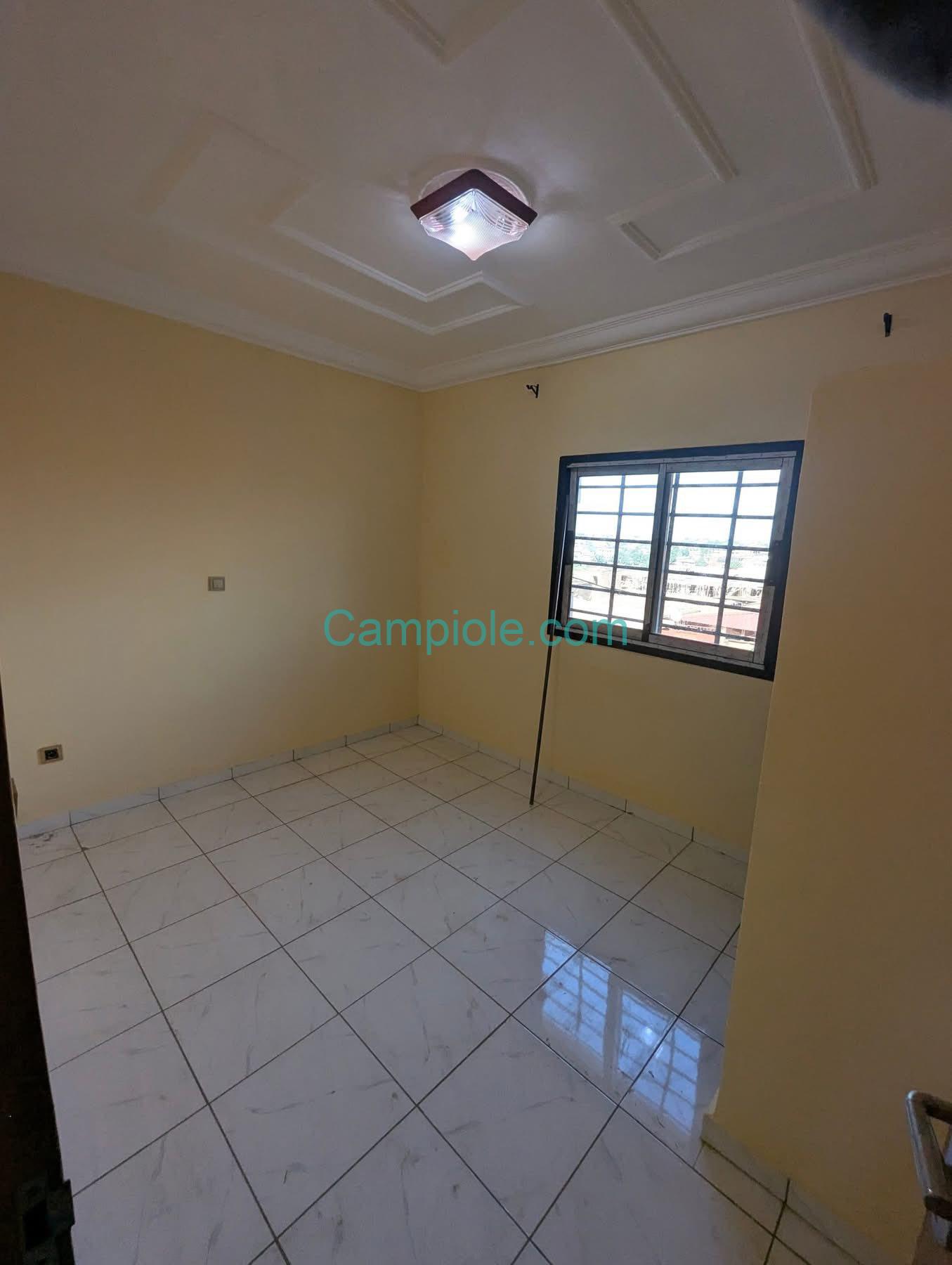 HS_appartement_yde_eleveur_100925_chb2