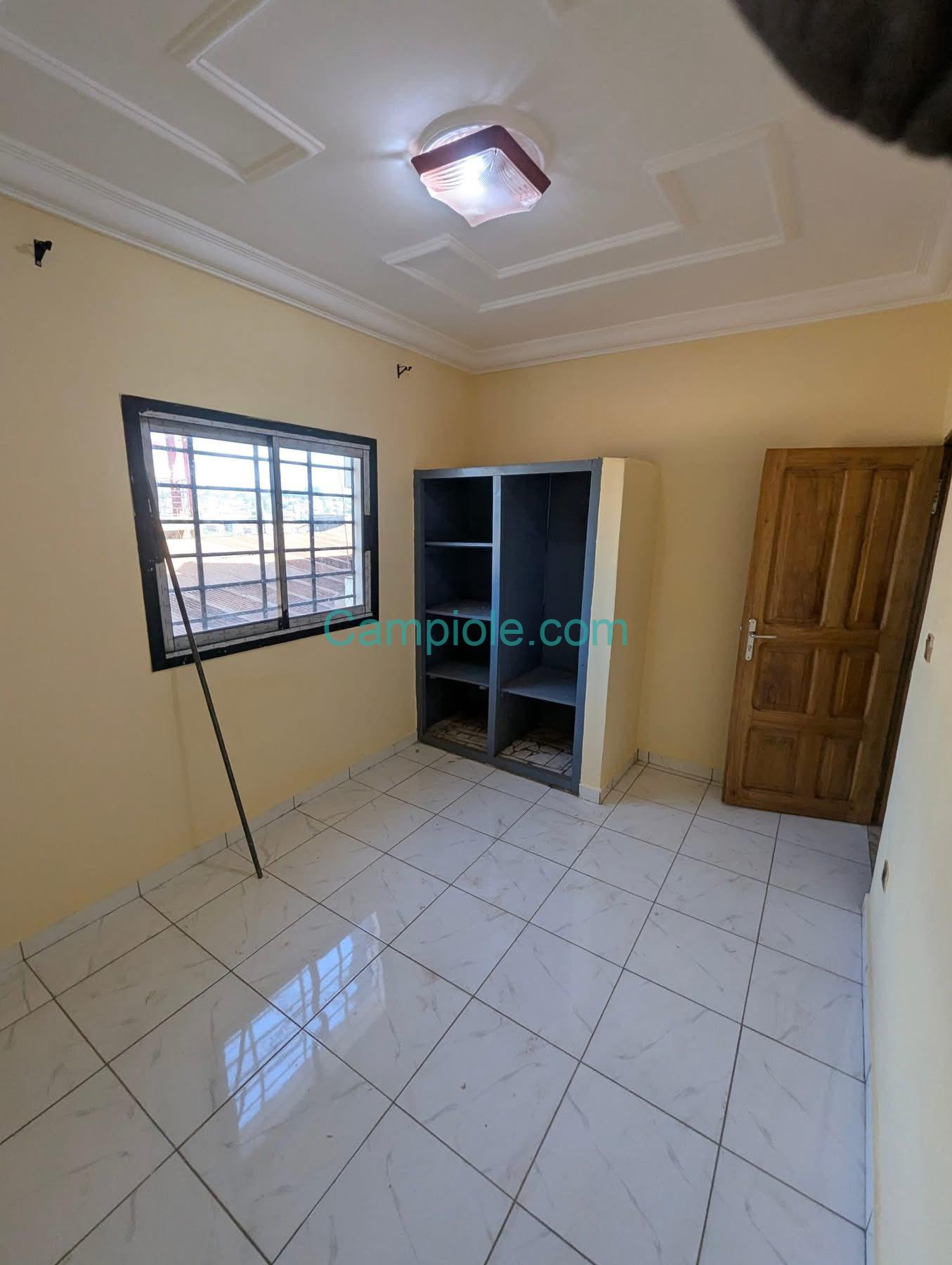 HS_appartement_yde_eleveur_100925_chb3