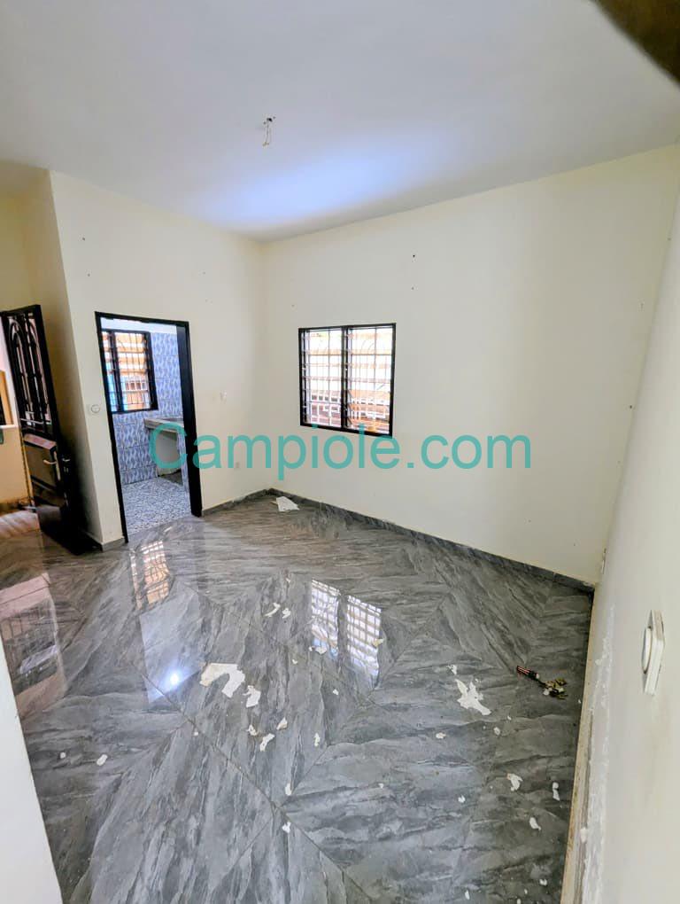 STUDIO VIP À LOUER À YAOUNDÉ ÉLEVEUR