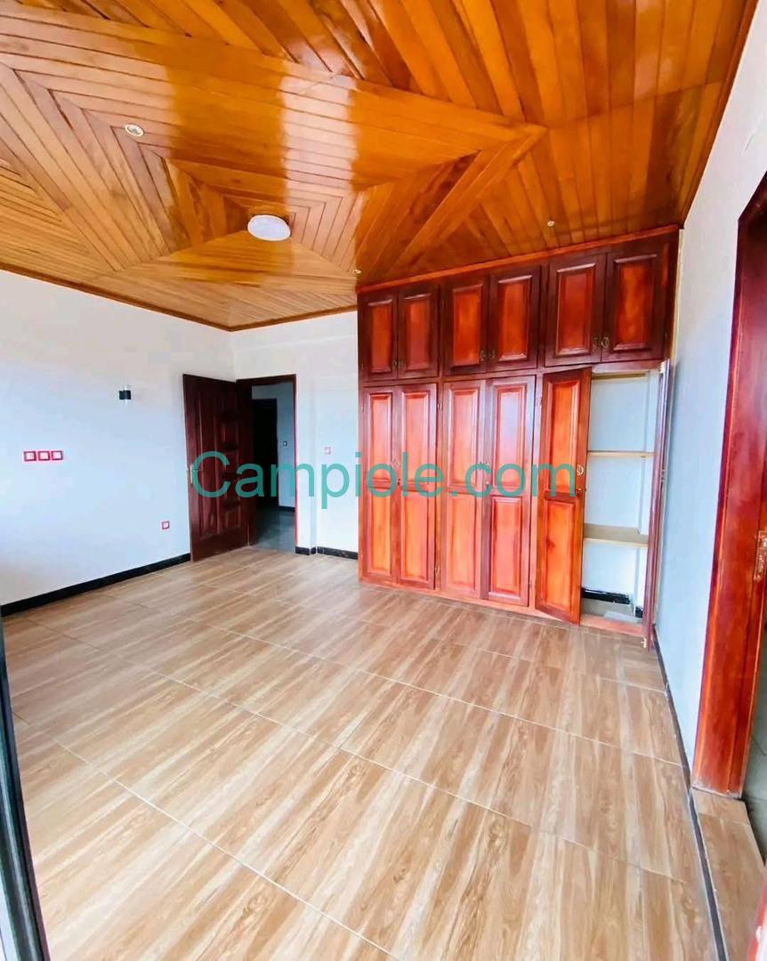 LI_appartement_bonamoussadi_100925_chb1