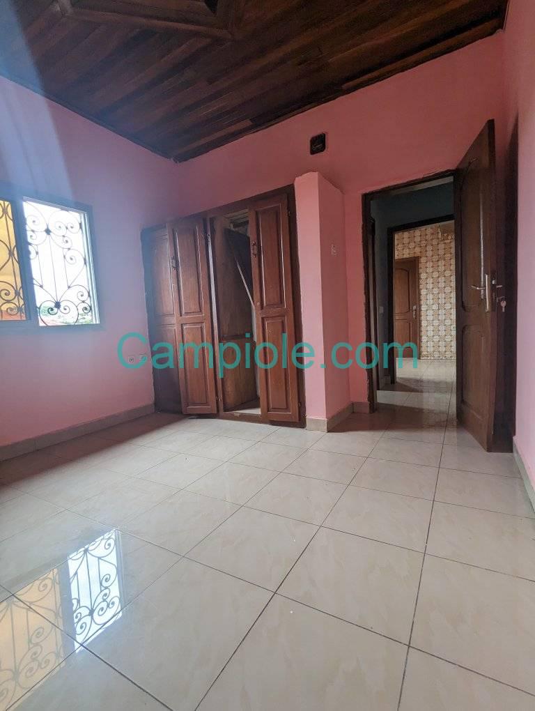 PBI_appartement_yde_odza_100925_chb1