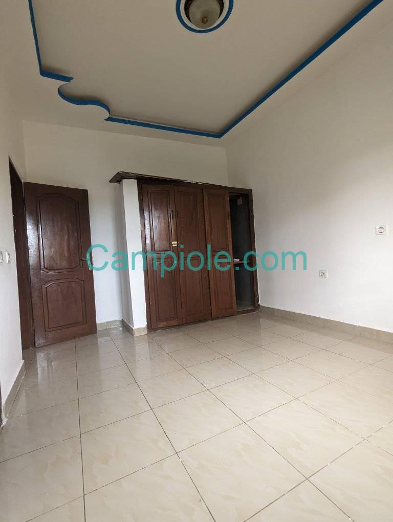 PBI_appartement_yde_odza_100925_chb3
