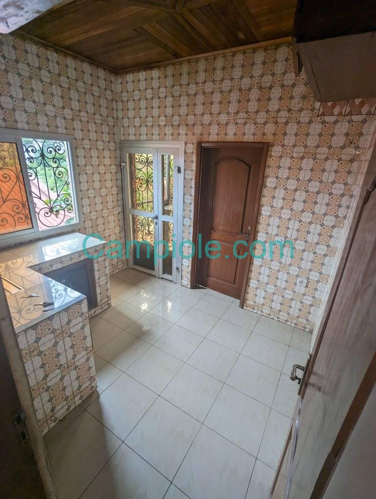 PBI_appartement_yde_odza_100925_csn1