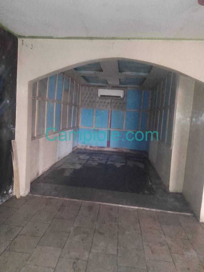 PIL_commerce_essomba_050925_5