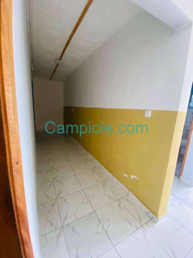 SM_studio_bonamoussadi_100925_mgs