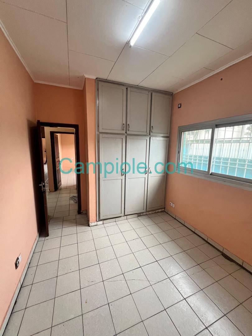 SM_villa_bonamoussadi_060925_chb3