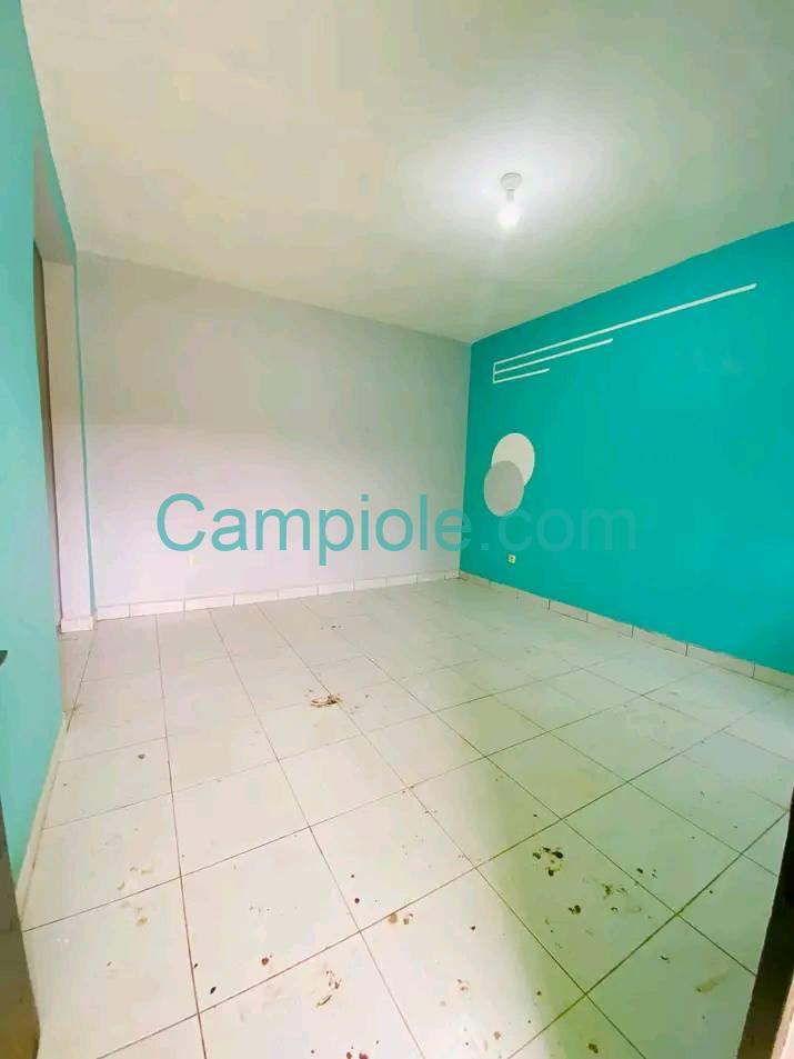 TA_studio_etoug_ebe_140925_sln2