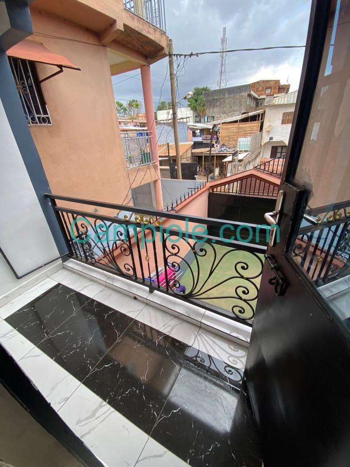 YIS_studio_meuble_yde_080925_blcn