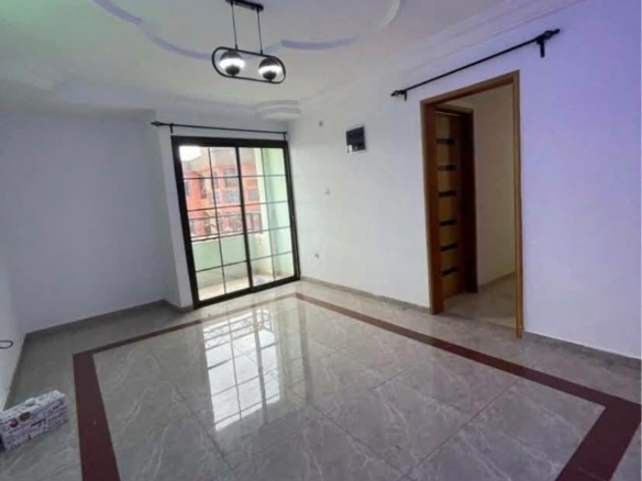 Studio à louer à Mendong Carrefour banane