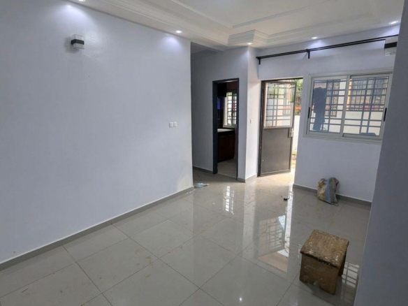 STUDIO MODERNE NOUVELLEMENT CONSTRUIT, YAOUNDE ÉLEVEUR