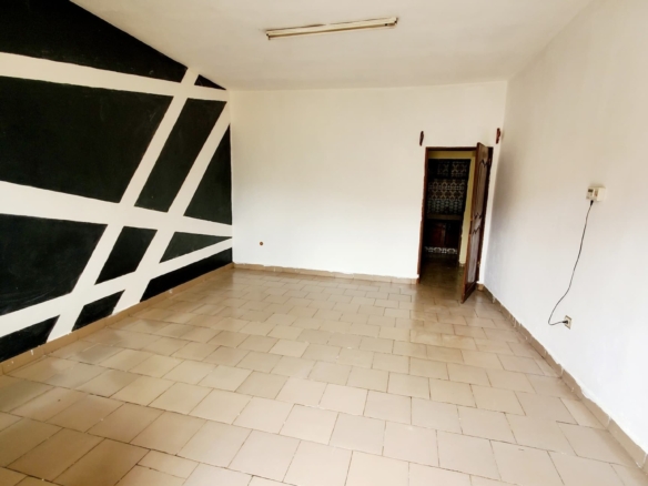 Studio moderne spacieux, Yaoundé Nsimeyong