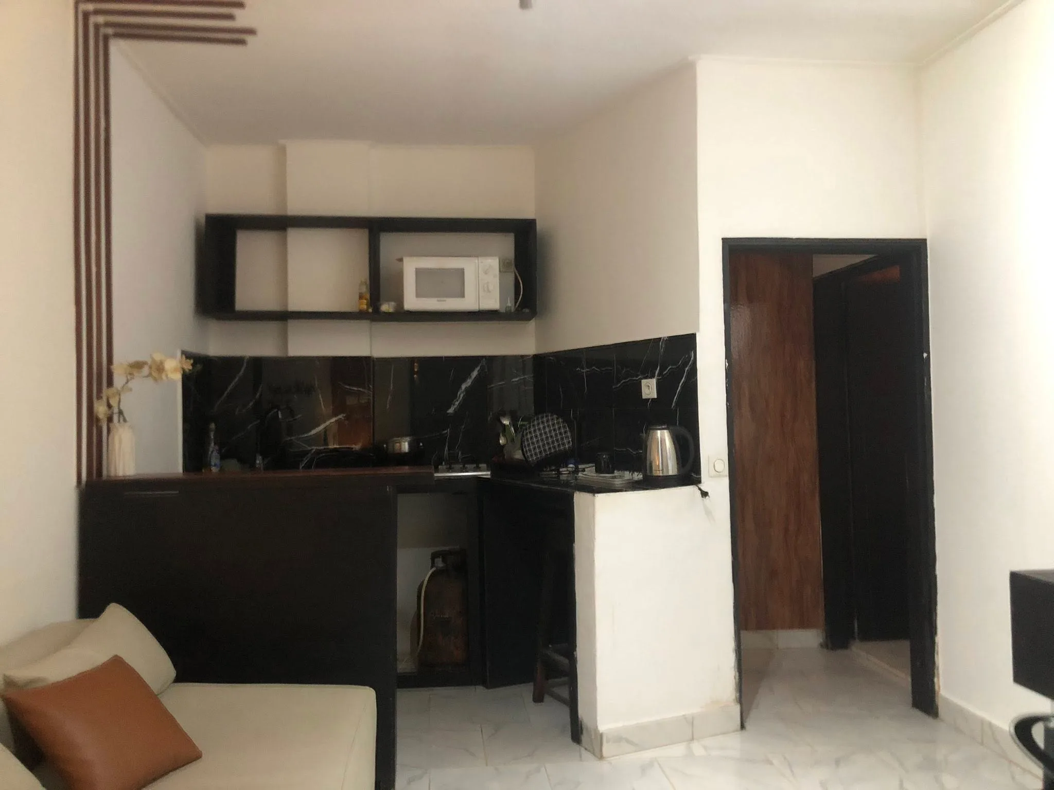 STUDIO MEUBLÉ YAOUNDÉ BASTOS