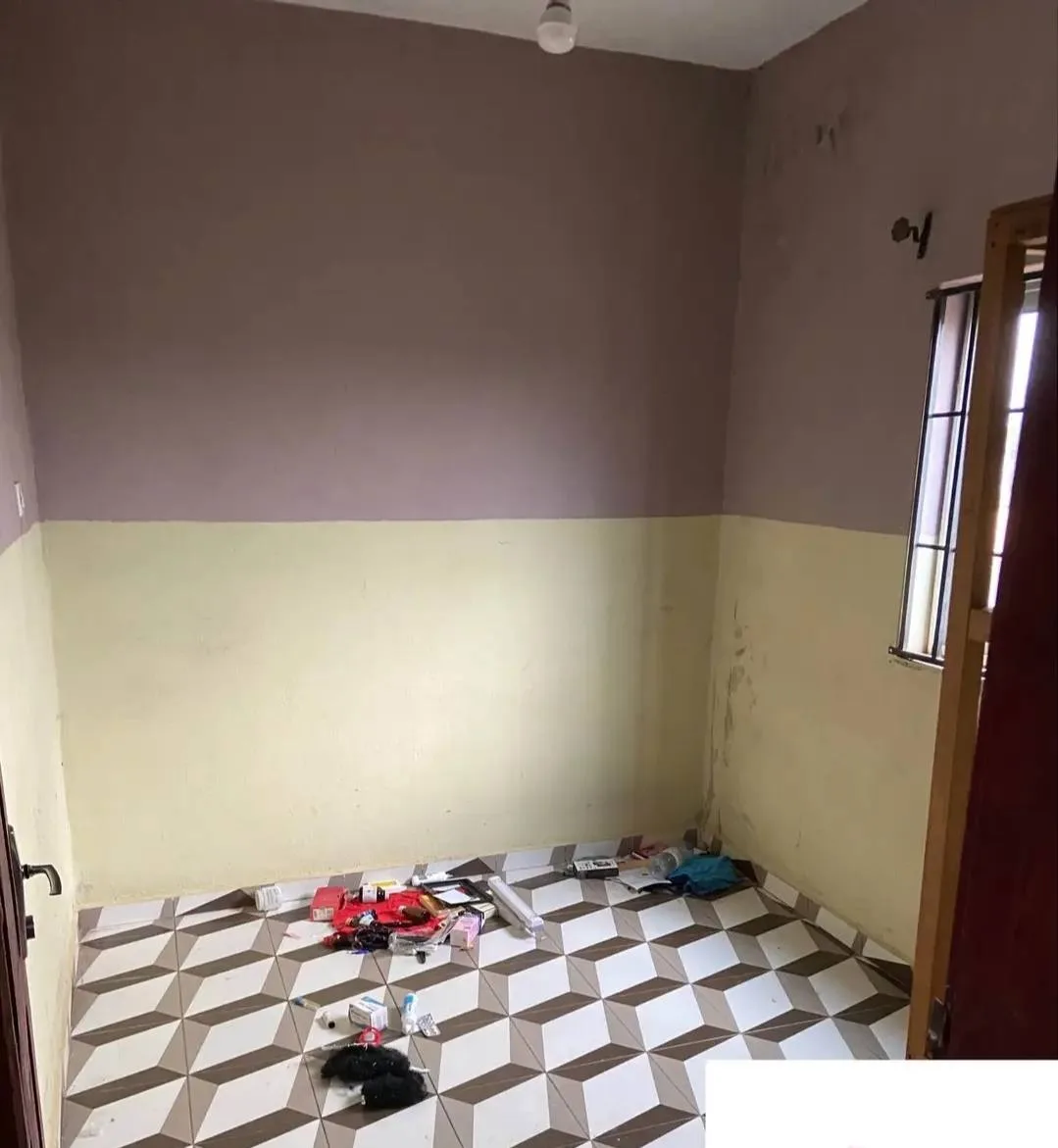 Vaste studio moderne à louer, Bertoua Mokolo 2