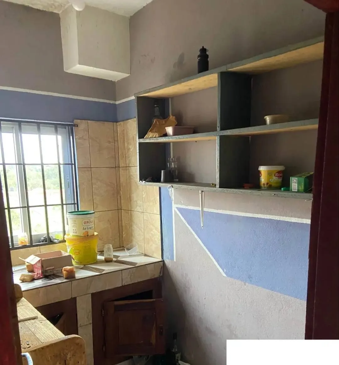 Vaste studio moderne à louer, Bertoua Mokolo 2