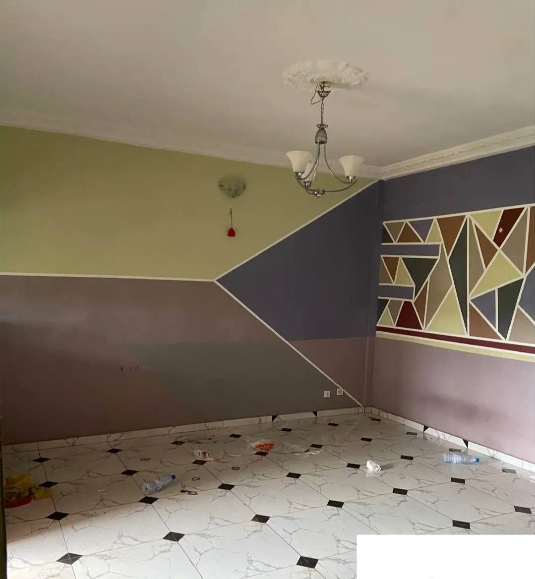 Vaste studio moderne à louer, Bertoua Mokolo 2