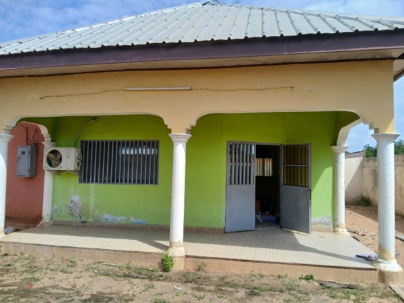 Maison avec cloture à louer à Petit Paris, Garoua