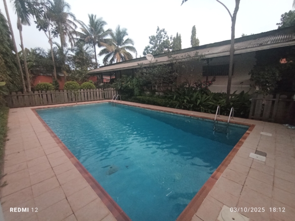 Villa de type haut standing avec piscine