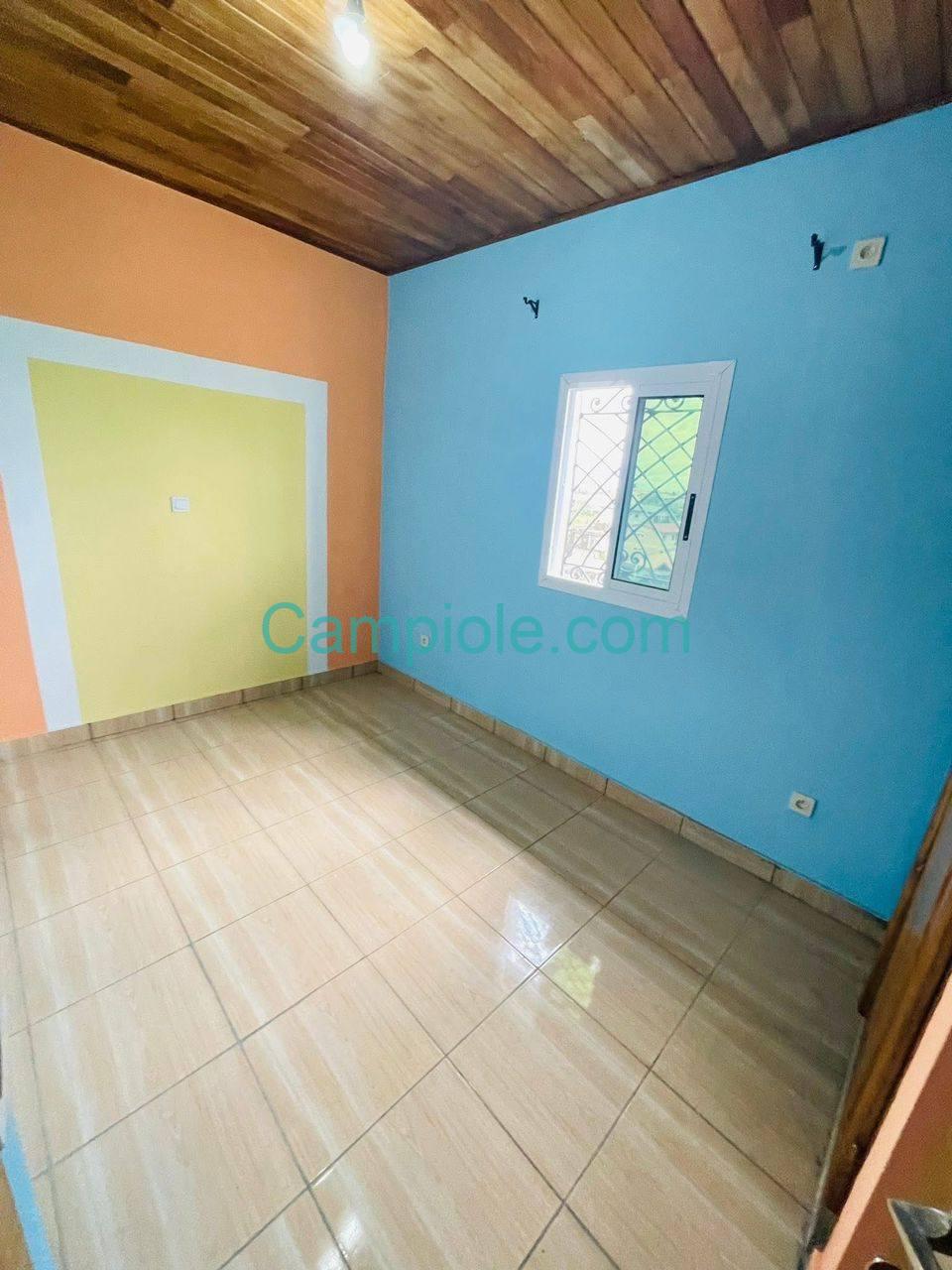 LI_studio_logbessou_081025_chb1