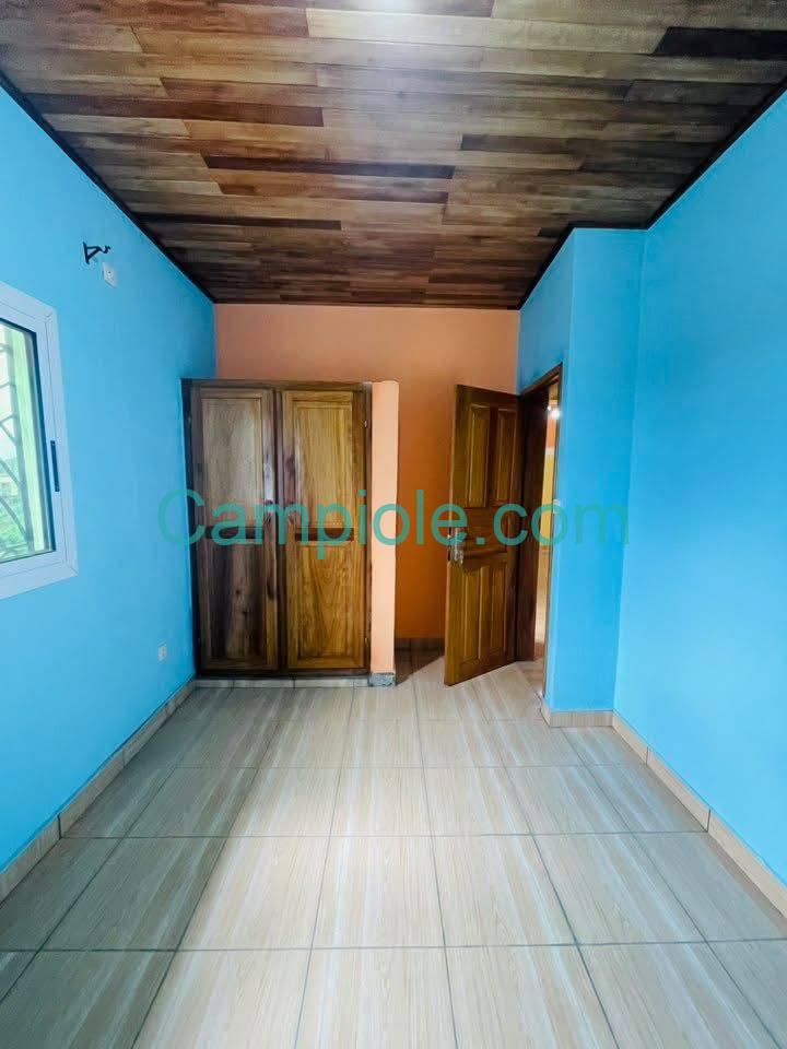 LI_studio_logbessou_081025_chb2