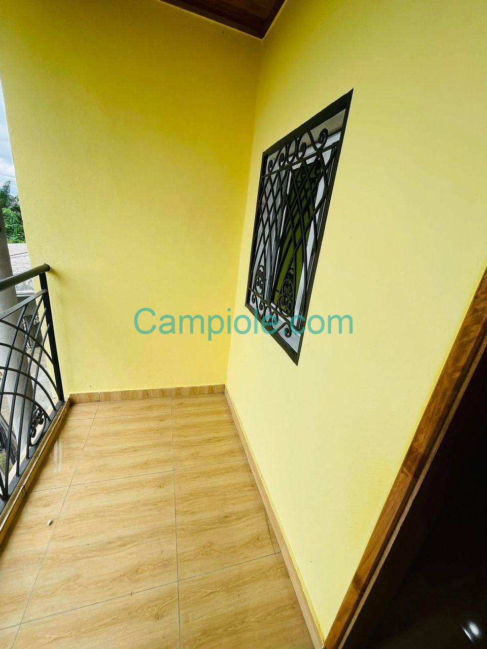 LI_studio_logbessou_081025_ext