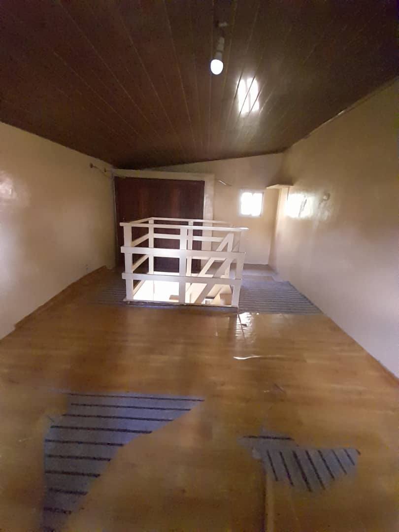 PIL_studio_essos_yde_171025_chb1