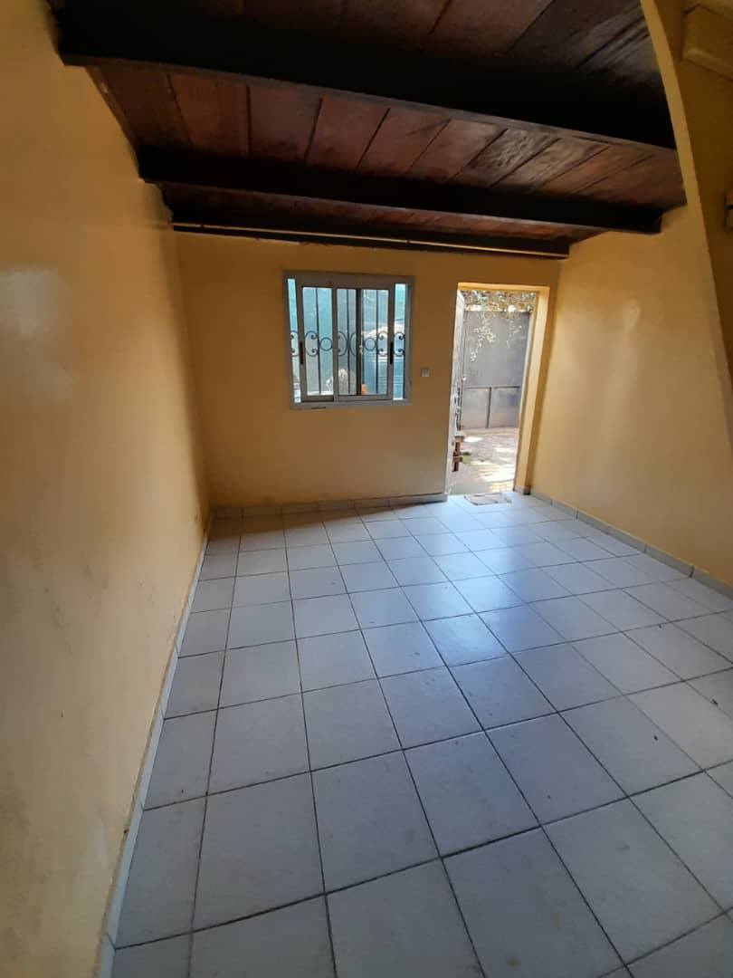 PIL_studio_essos_yde_171025_sln1