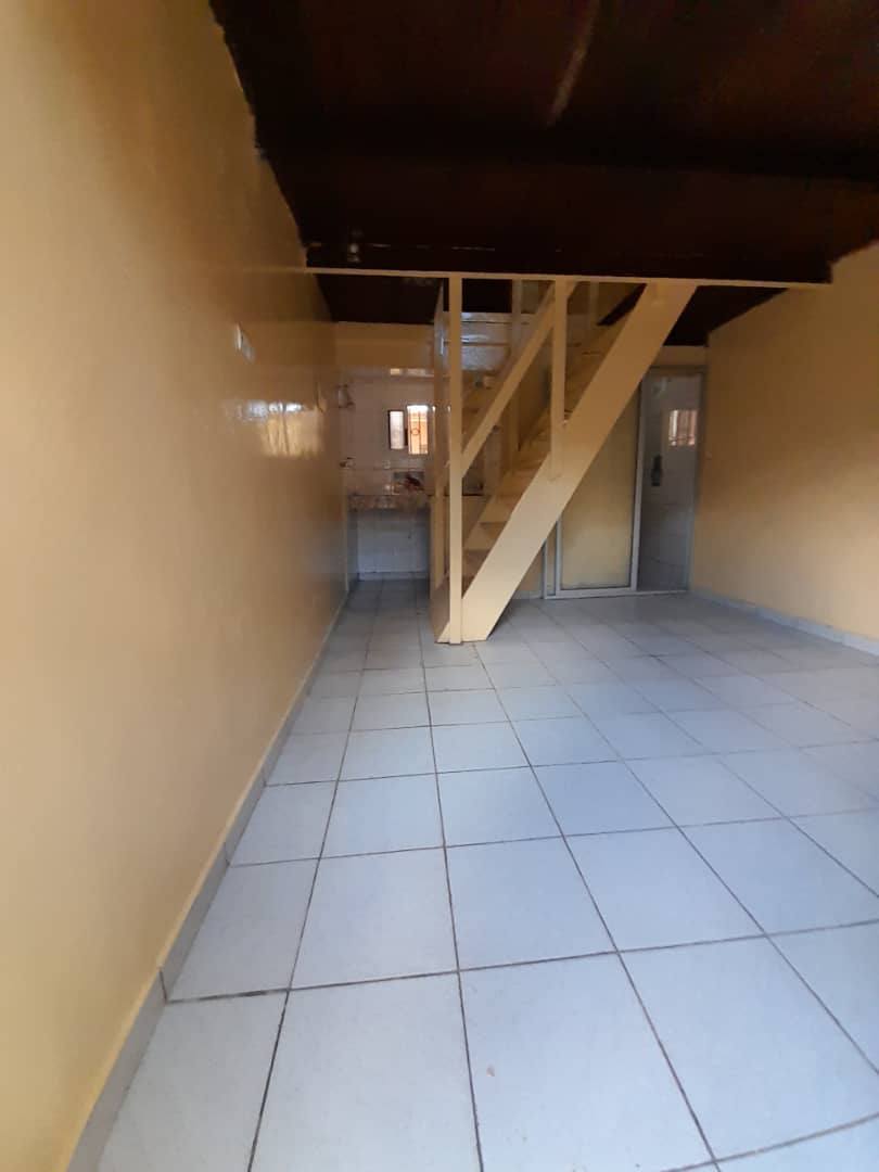 PIL_studio_essos_yde_171025_sln2