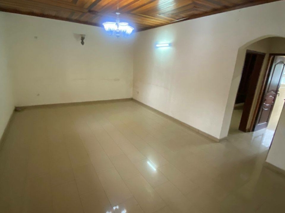 Grand Studio moderne à louer à la Cité Verte Yoyo bar