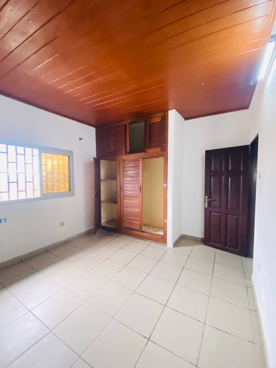 SM_studio_logpom_311025_chb2