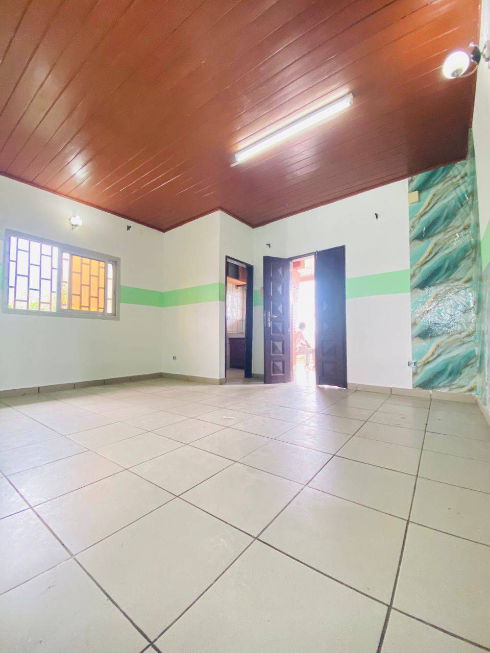 SM_studio_logpom_311025_sln1