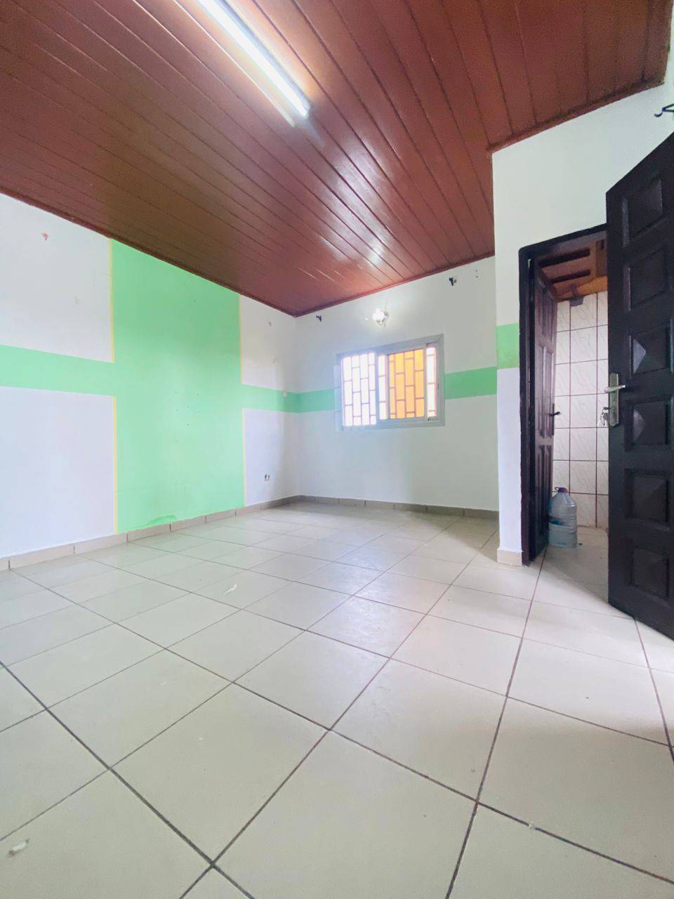 SM_studio_logpom_311025_sln2