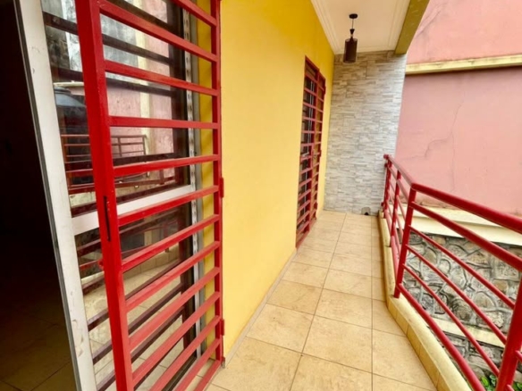 Studio moderne à louer à Yaoundé Biyem Assi