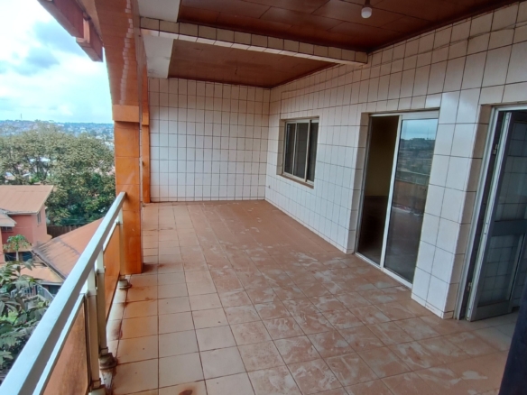 APPARTEMENT BON STANDING À LOUER, BIYEM-ASSI SUPÉRETTE