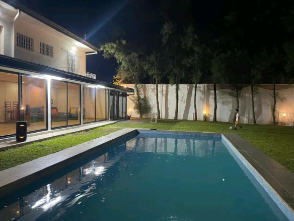 Duplex de type haut standing avec piscine a bastos