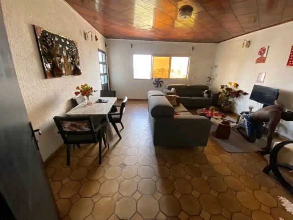 Grand appartement à louer à Douala Deïdo