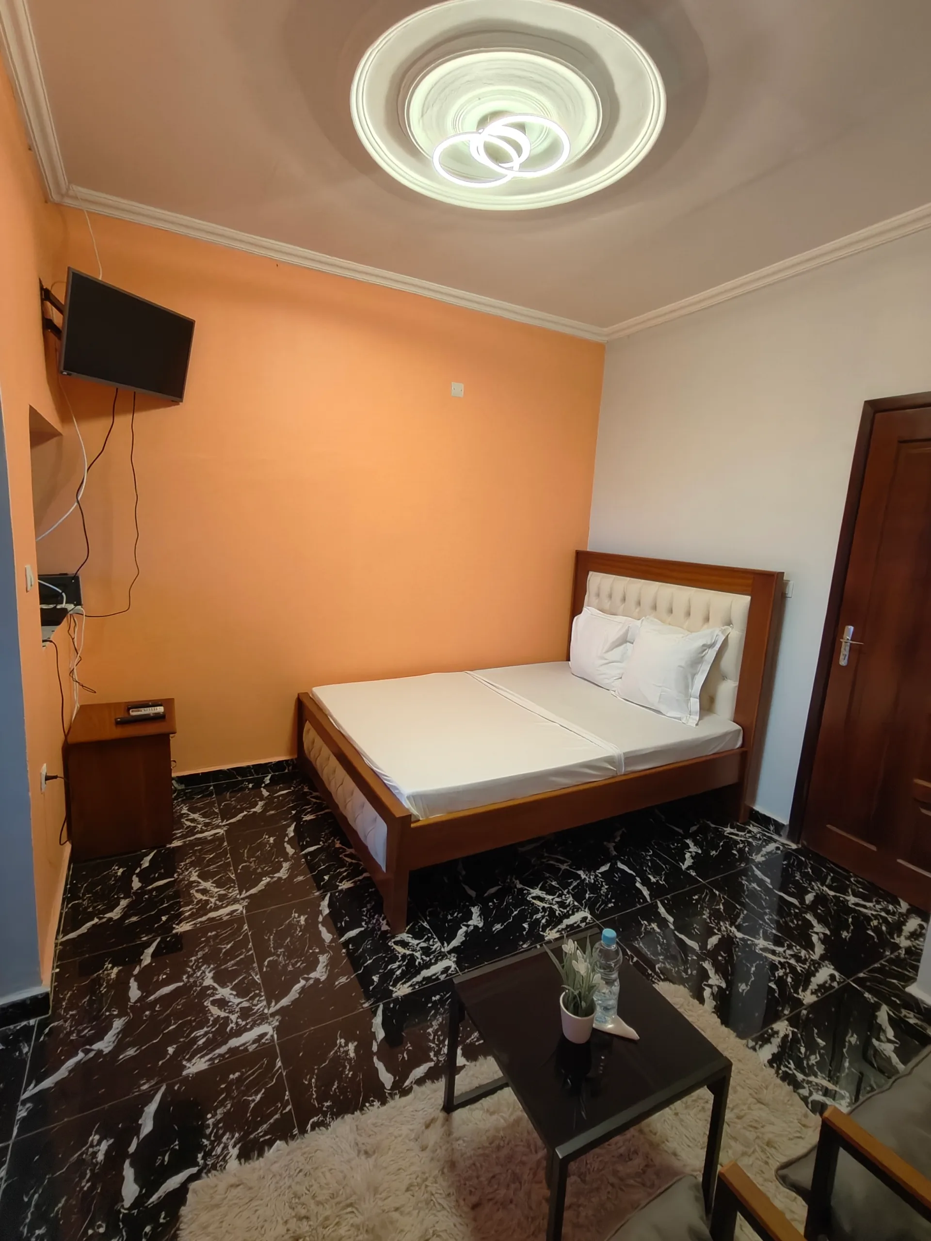 Chambre meublée A louer a Odza 20000
