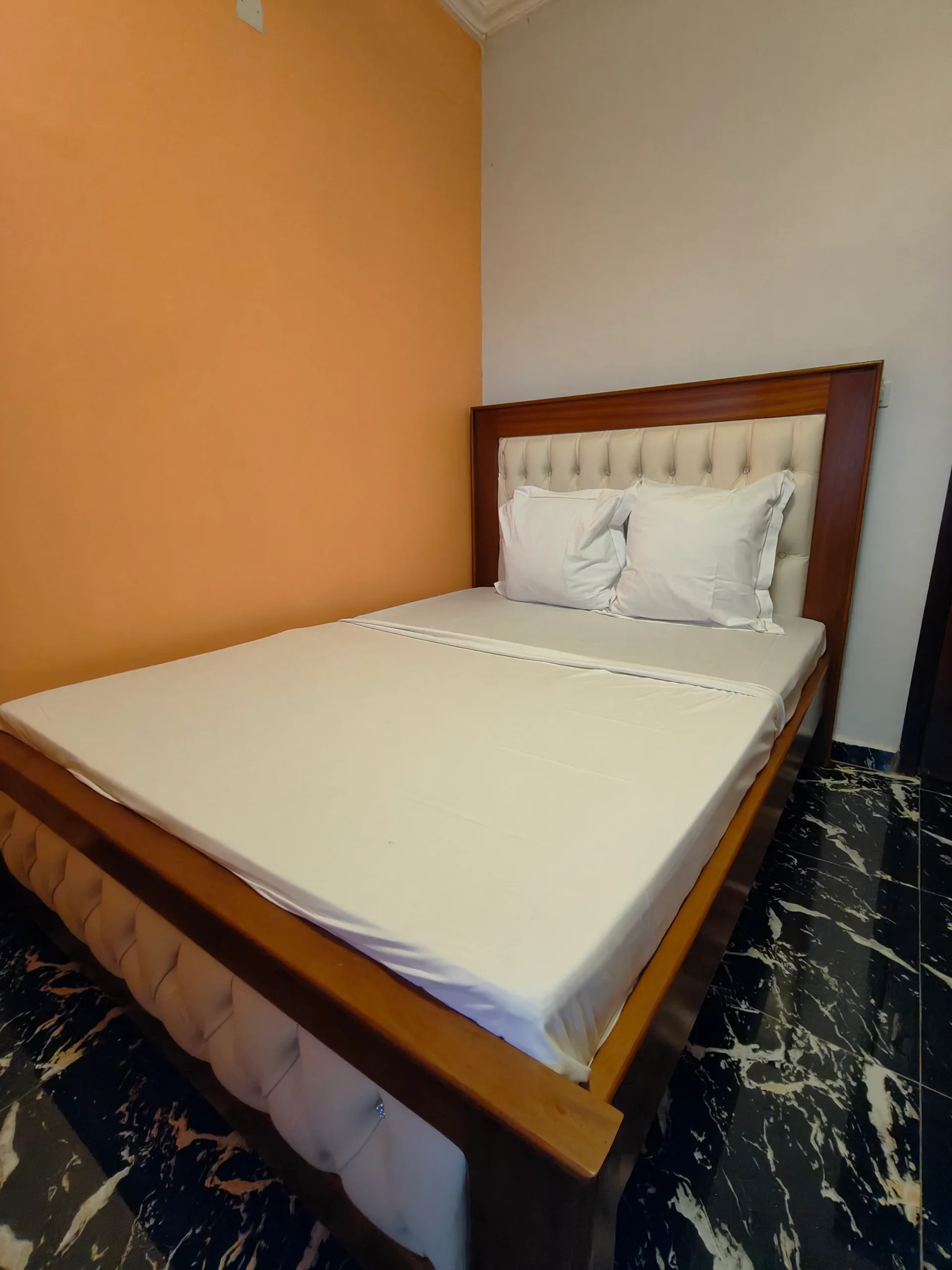 Chambre meublée A louer a Odza 20000