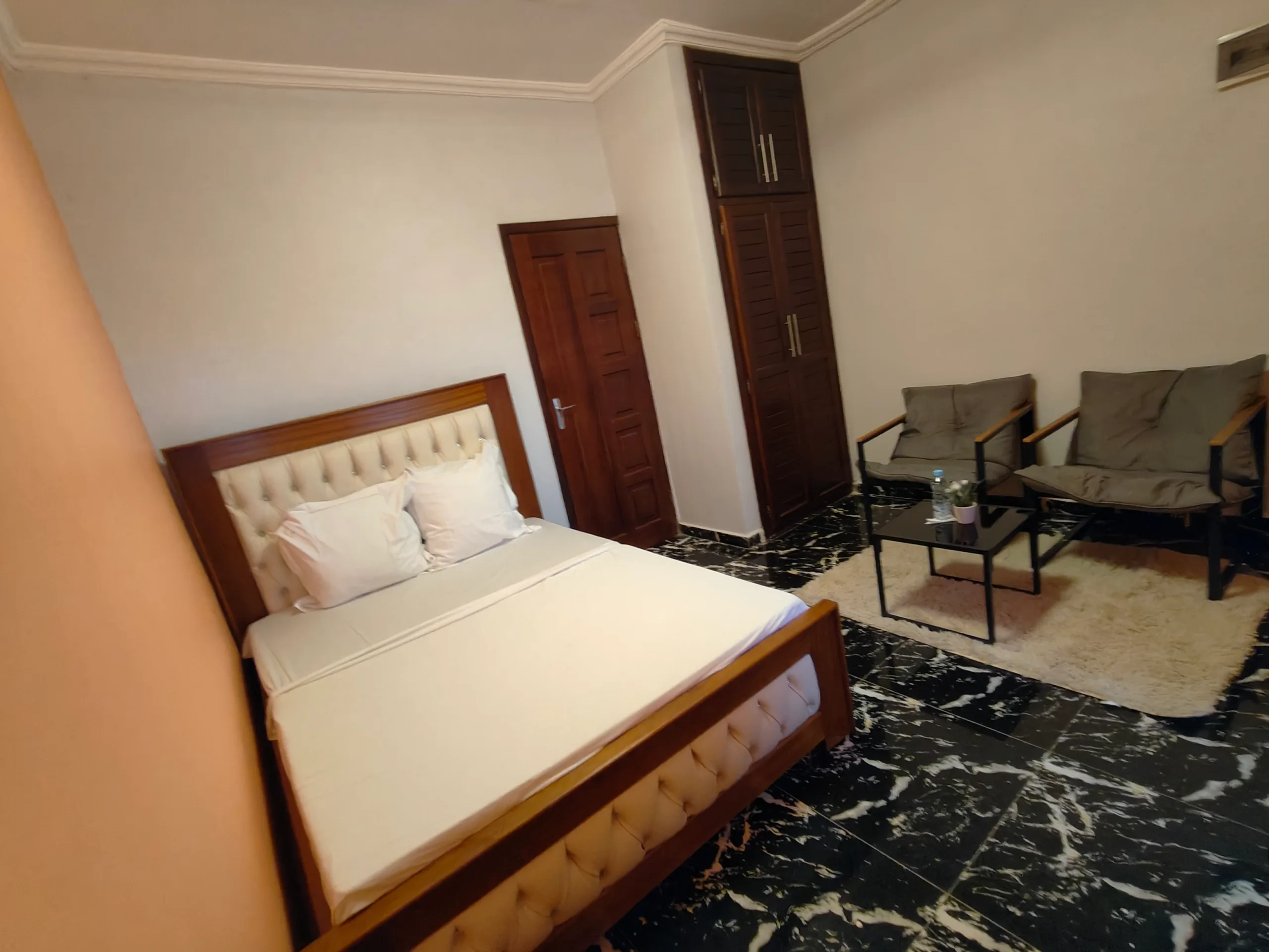 Chambre meublée A louer a Odza 20000