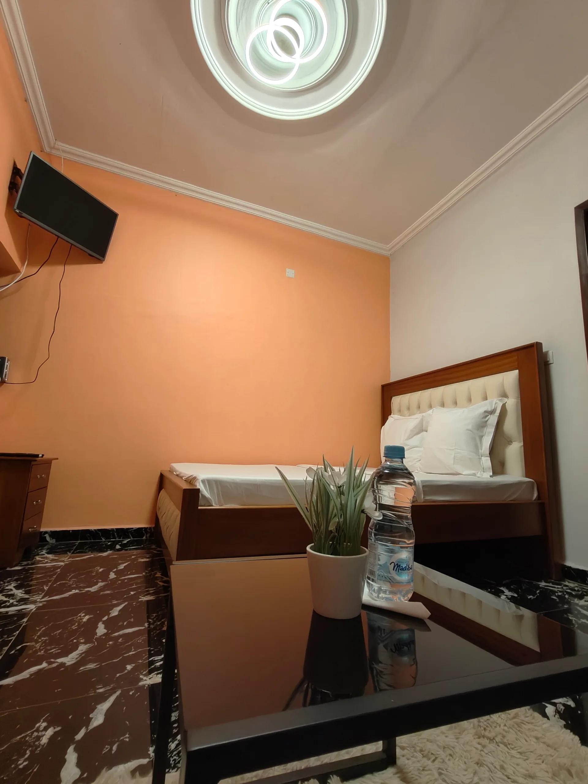 Chambre meublée A louer a Odza 20000