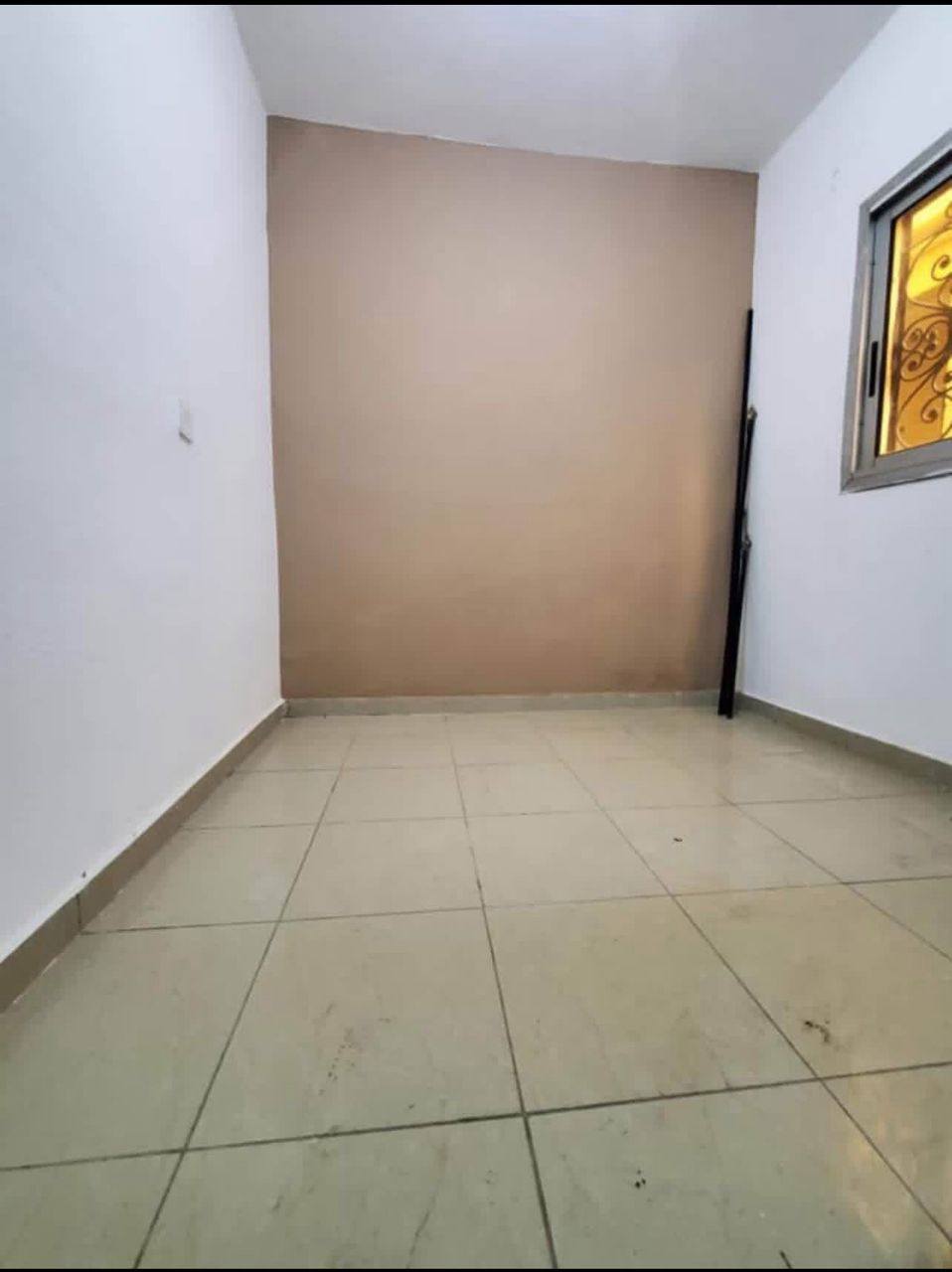 LI_studio_logbessou_111125_chb1