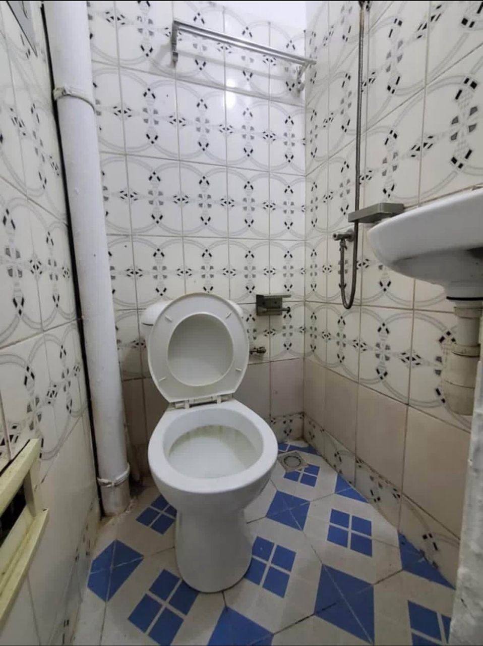 LI_studio_logbessou_111125_dch1