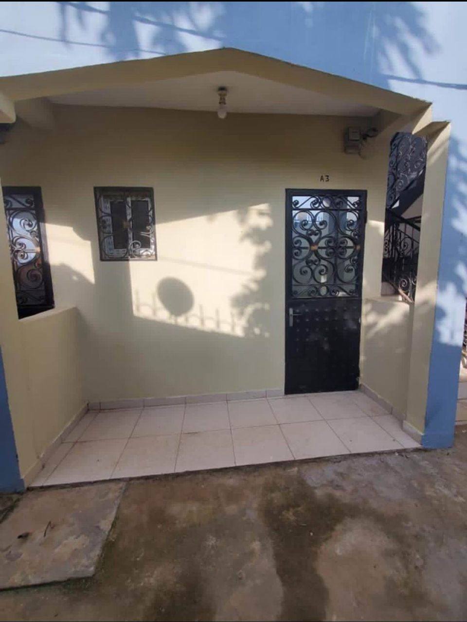 LI_studio_logbessou_111125_ext