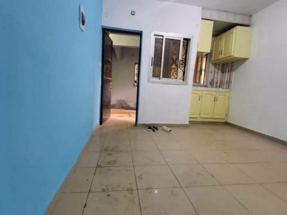 Studio dans la barrière, Logbessou limite pk14