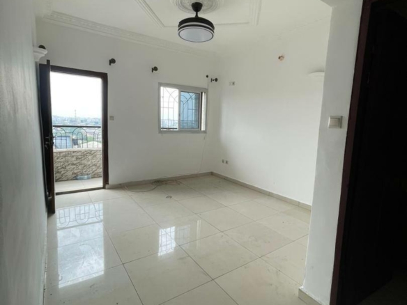 Studio moderne à louer à Ndogbong au 3ème étage