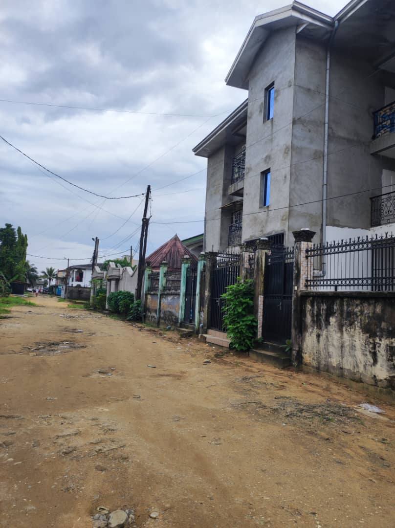 LI_terrain_douala_makepe_041125_02