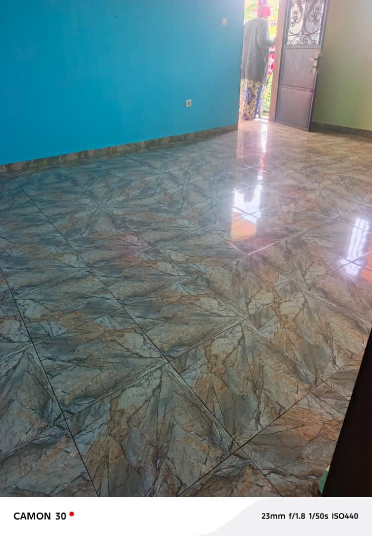 Studio moderne haut standing à l'étage, Évêché Bafoussam