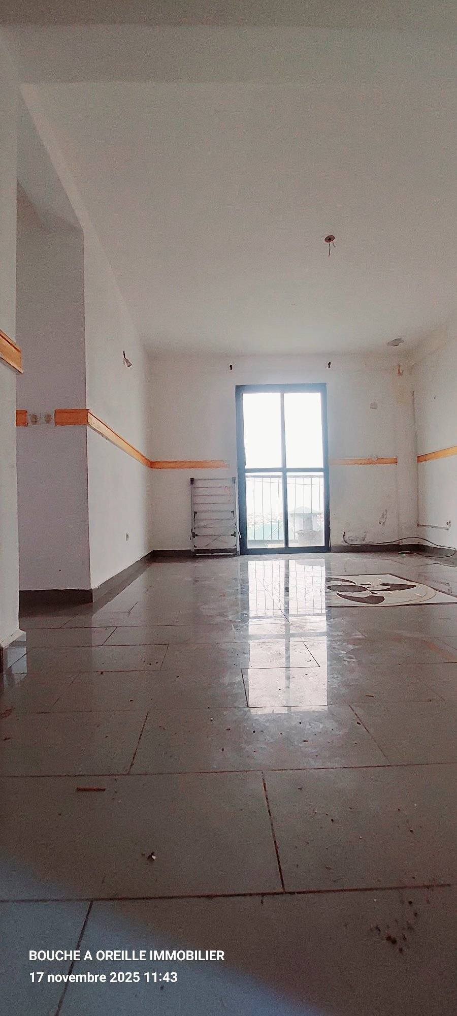 JOLI STUDIO AVEC DEUX DOUCHES A LOUER LOGPOM