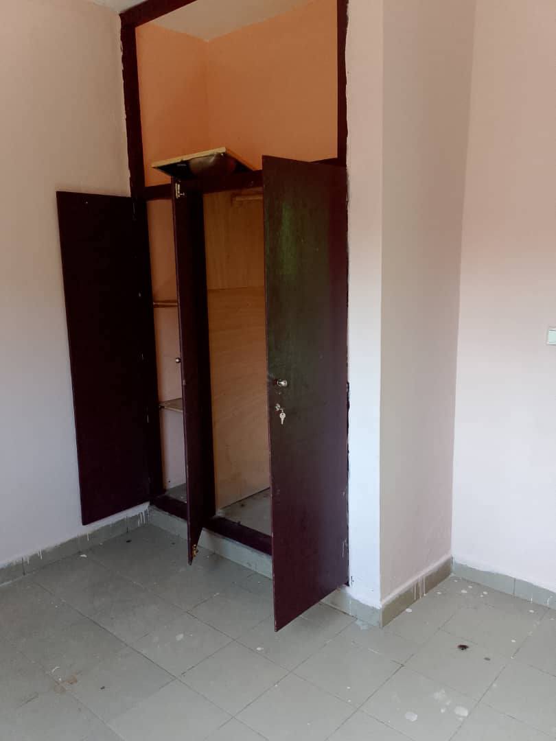 PIL_studio_mimboman_111125_chb1