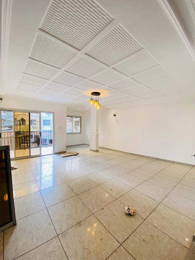 APPARTEMENT CLIMATISÉ SITUÉ À AKWA AU 3 ÉME ÉTAGE