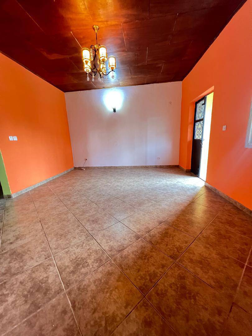 Appartement moderne à l'étage 3e niveau, Logbessou